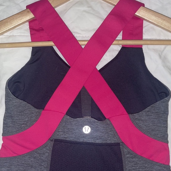 Lululemon tank top with built in sports bra - Picture 1 of 3